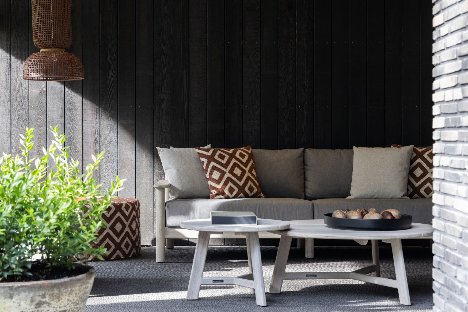 Chase Sofa Set / Alan Round Coffee Table
