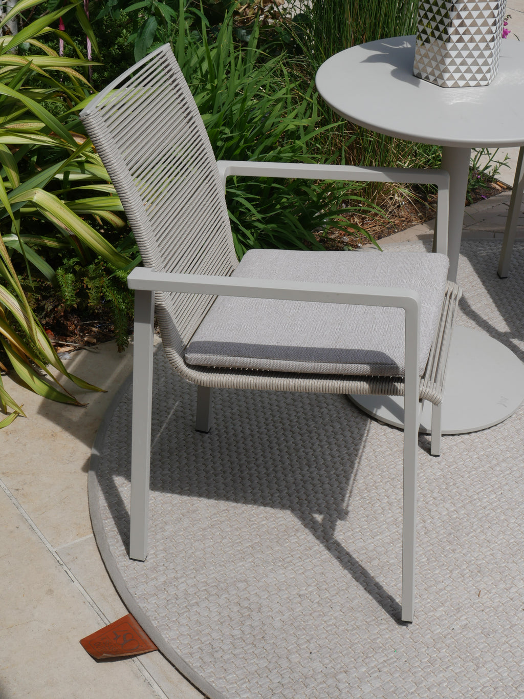 Vernazza Dining Table with Ishi Dining Chairs