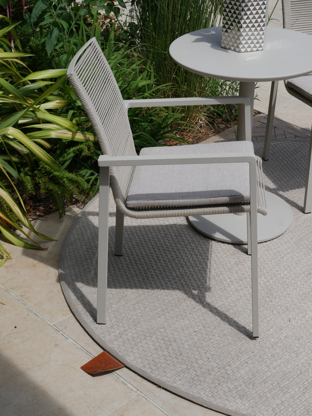 Vernazza Dining Table with Ishi Dining Chairs