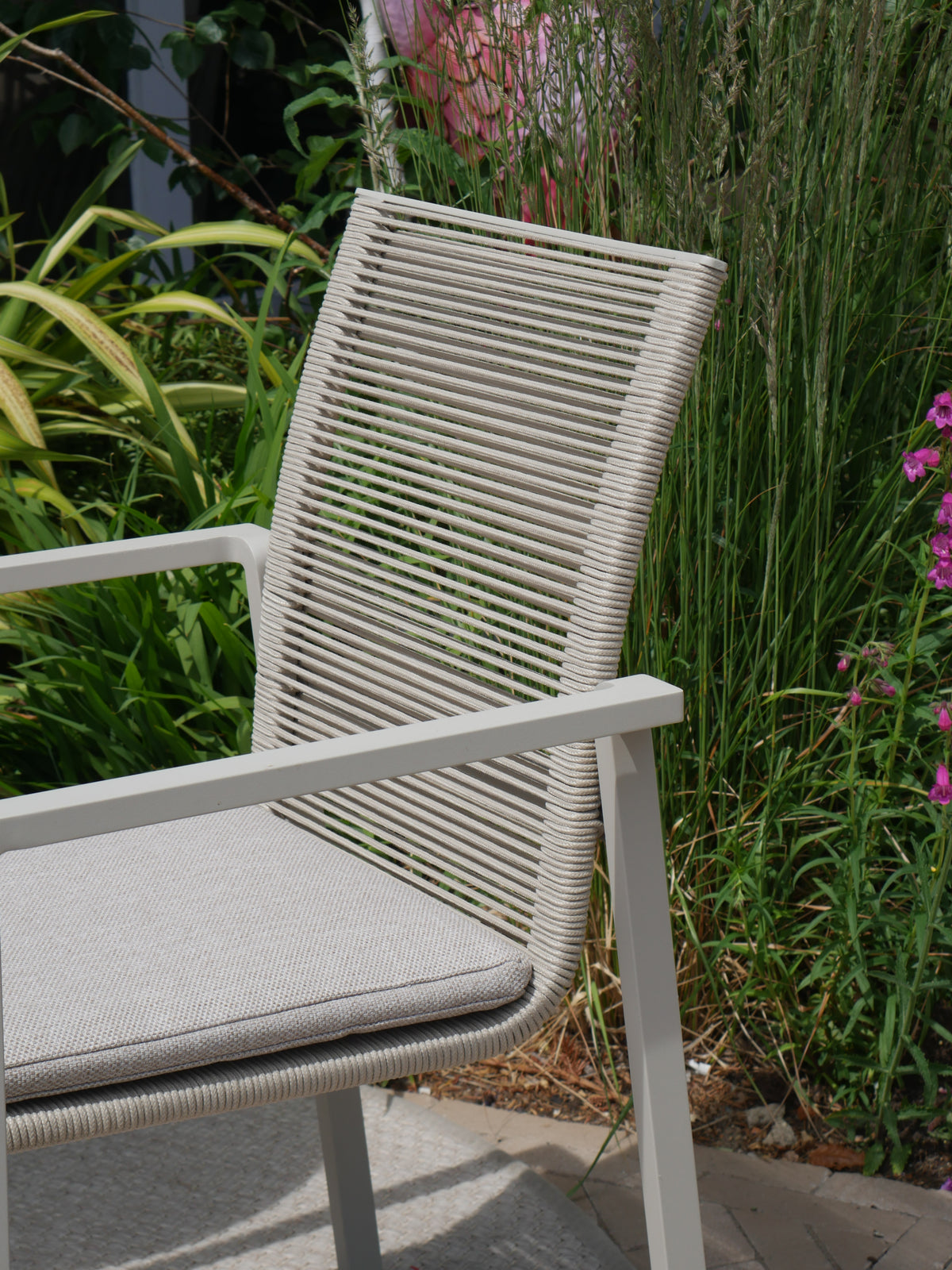 Vernazza Dining Table with Ishi Dining Chairs