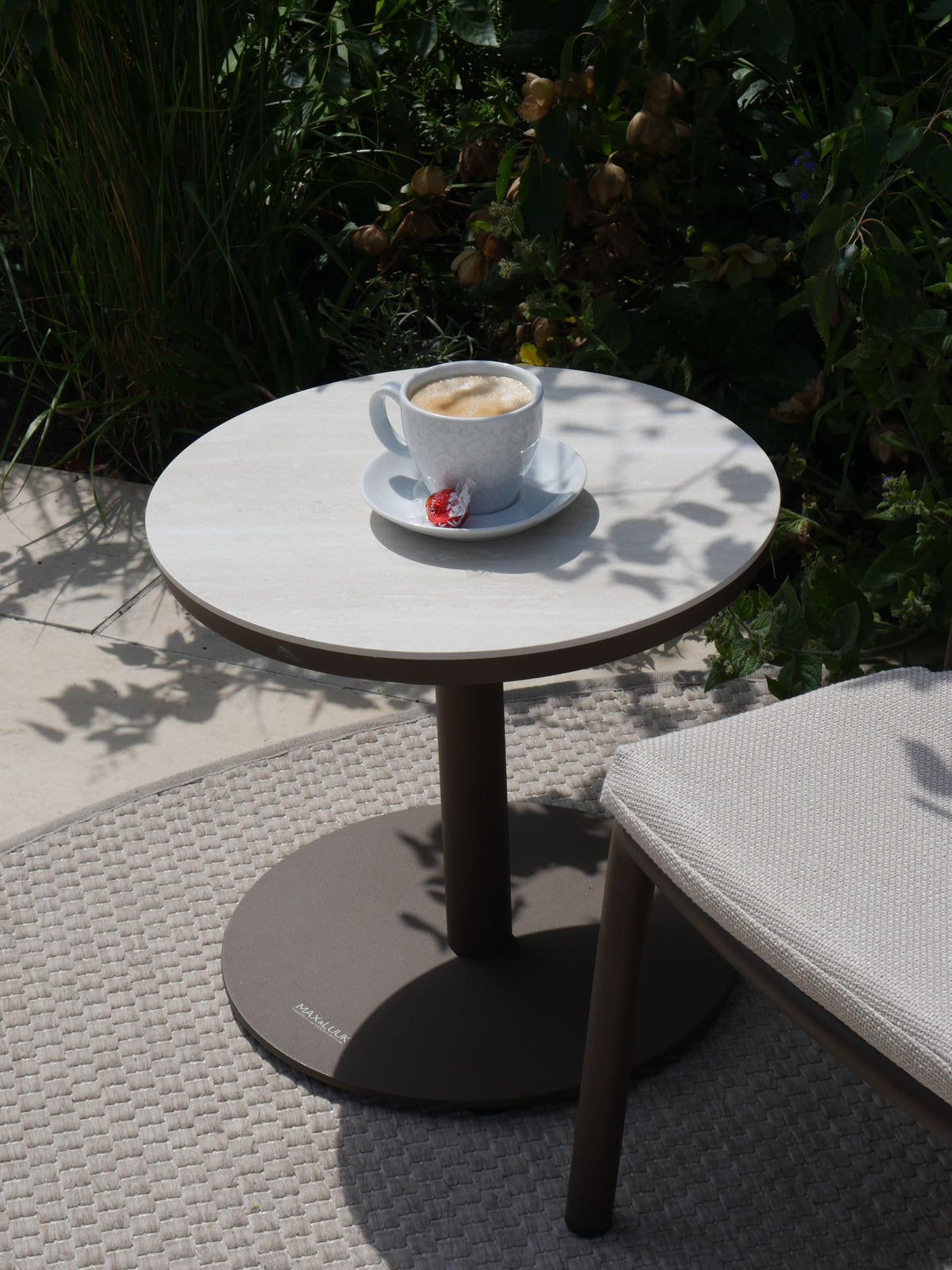 Florenza Lounge Chair with Salerno Side Table