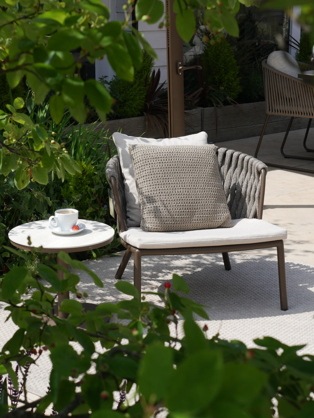 Florenza Lounge Chair with Salerno Side Table