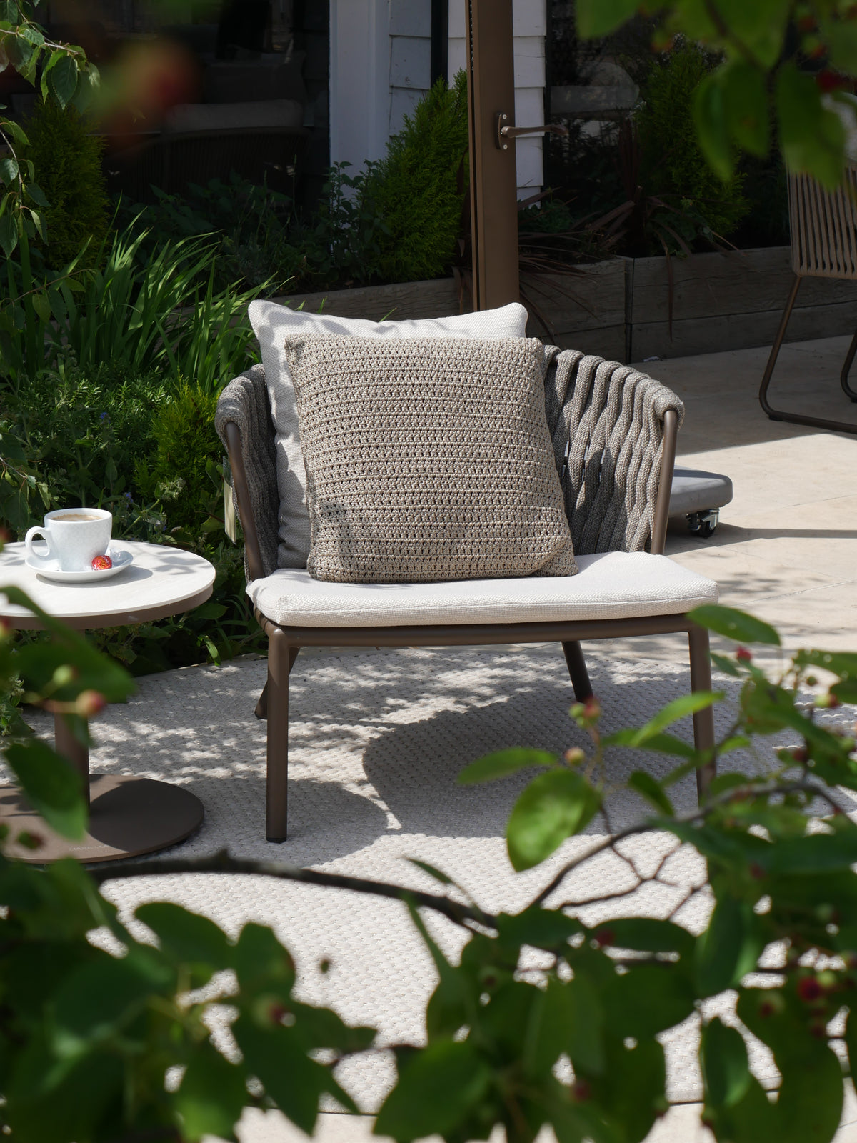 Florenza Lounge Chair with Salerno Side Table