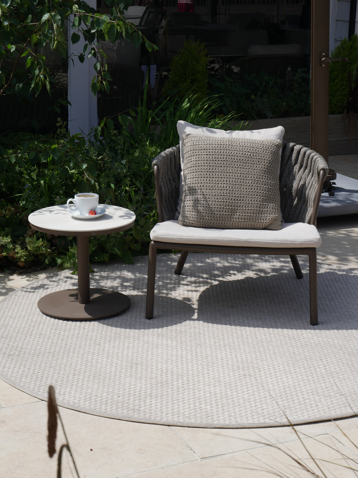 Florenza Lounge Chair with Salerno Side Table