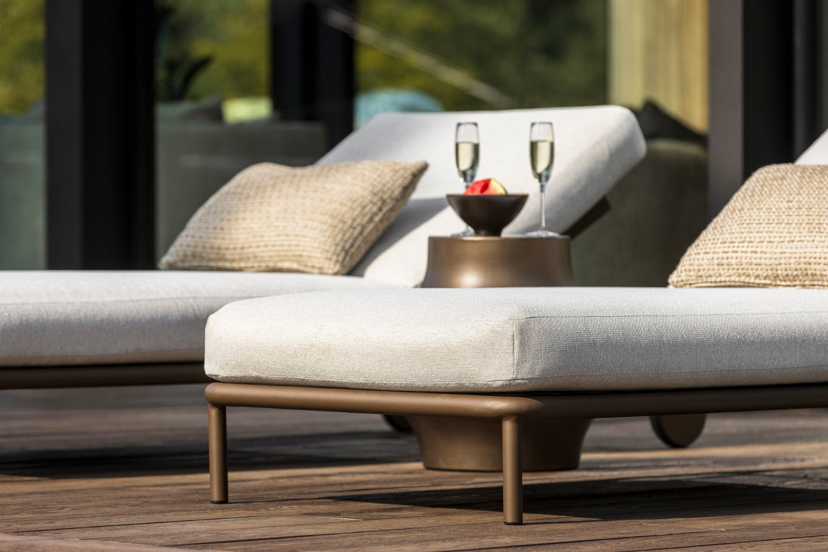 Loreto Mobile Lounger Alvaro Side Table Lounge Set