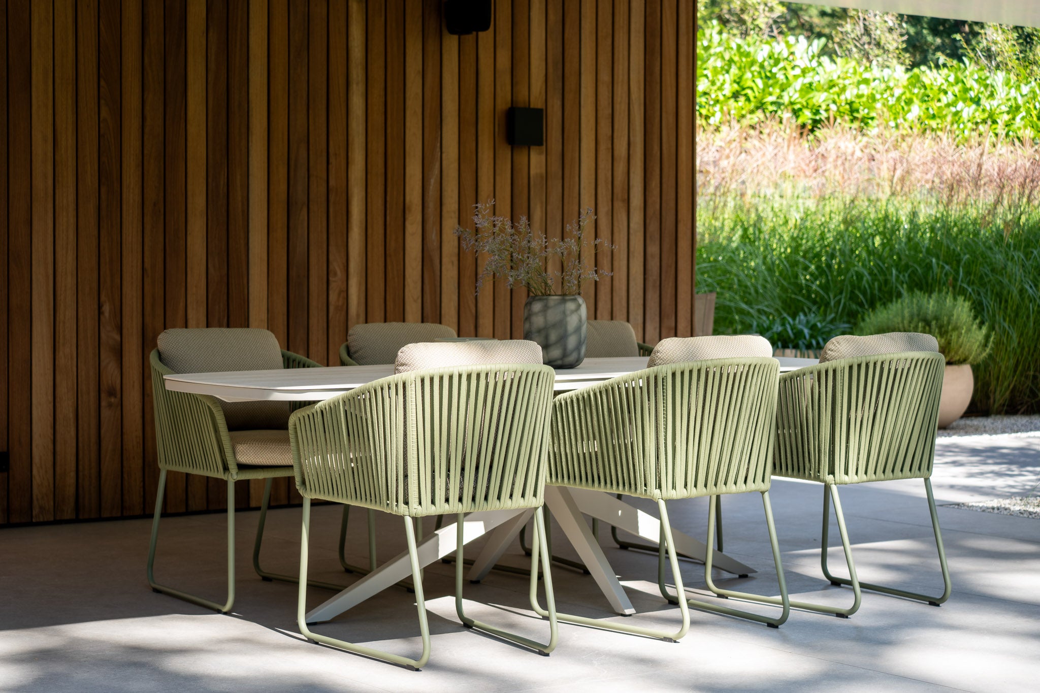 Calma/Hydra Casual Dining Set