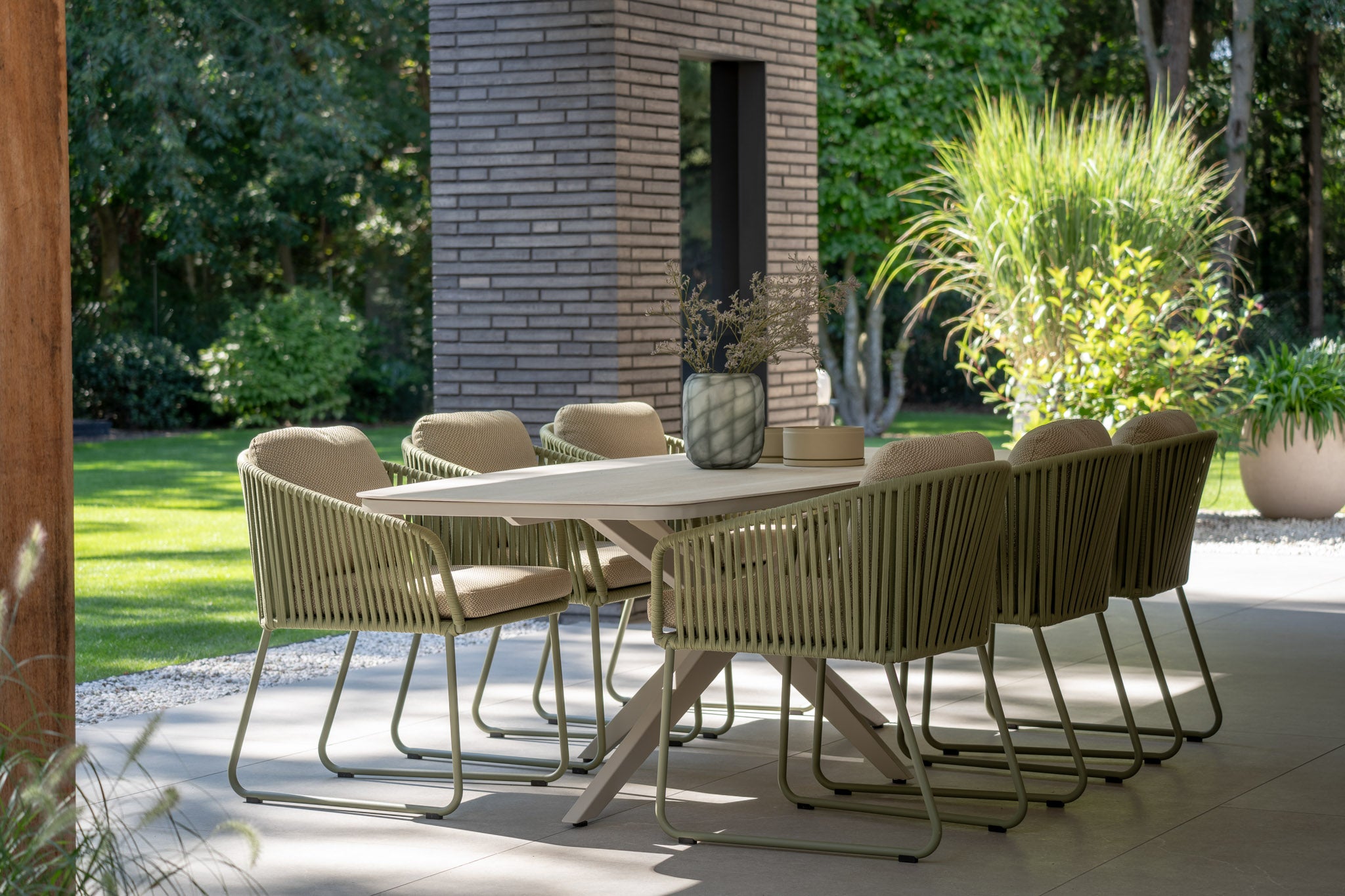 Calma/Hydra Casual Dining Set