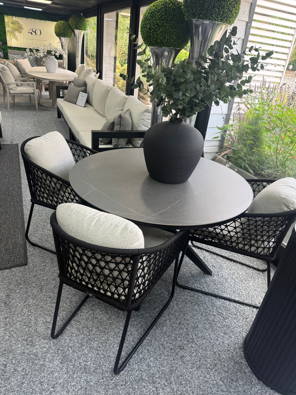 Bara Dining Chairs with Calma 120 Round Dining Table