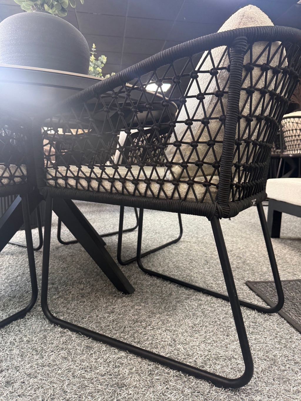 Bara Dining Chairs with Calma 120 Round Dining Table
