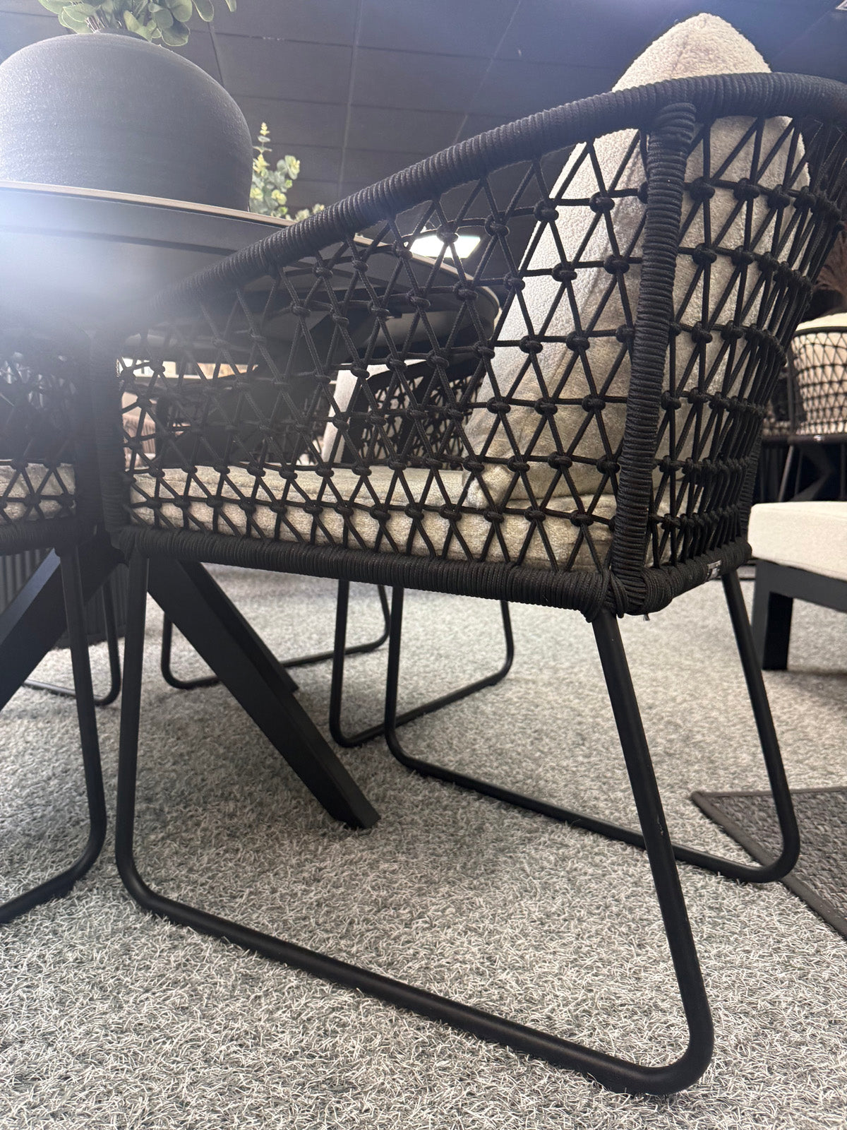 Bara Dining Chairs with Calma 120 Round Dining Table