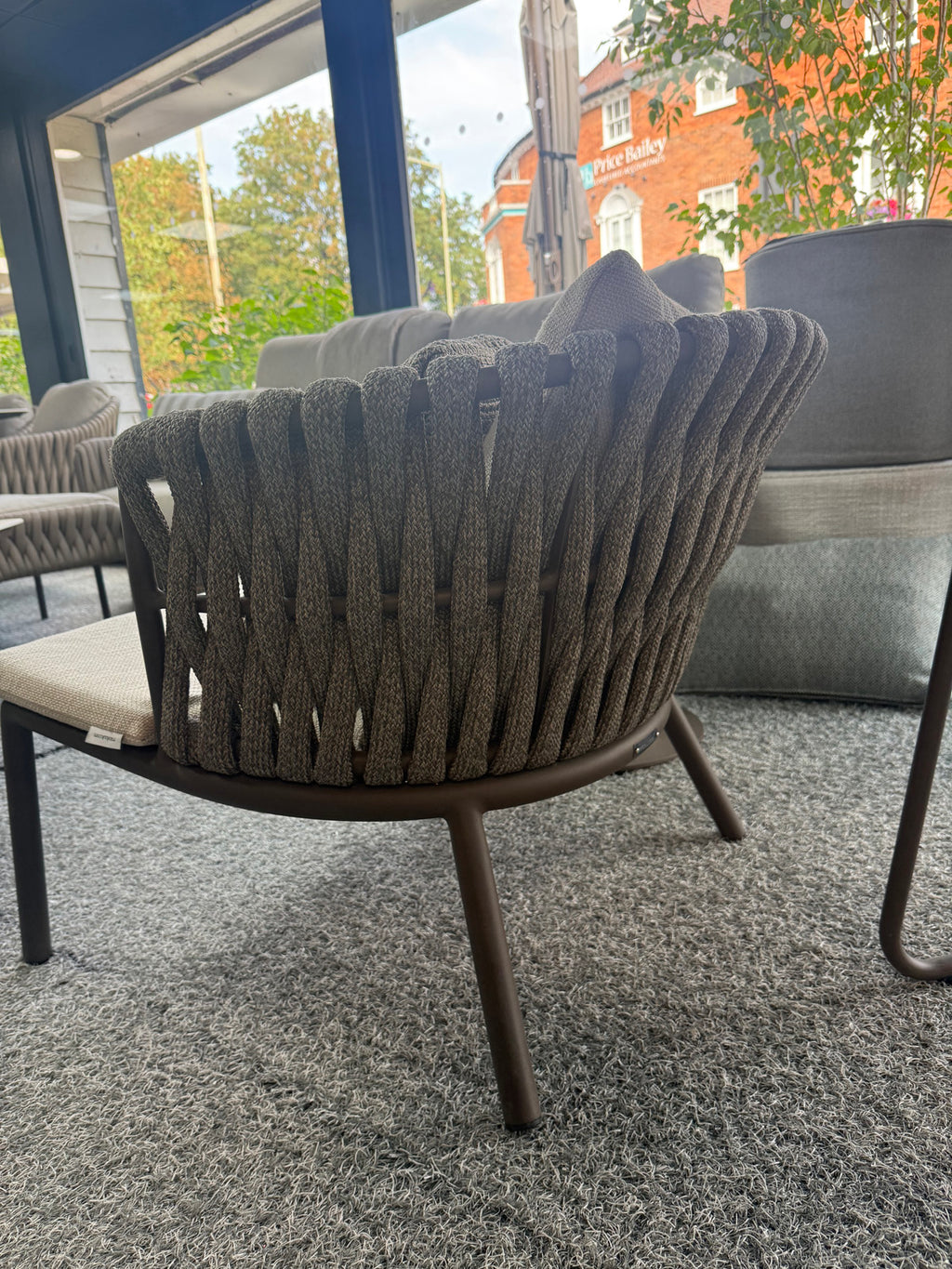 Florenza Lounge Chair with Salerno Side Table