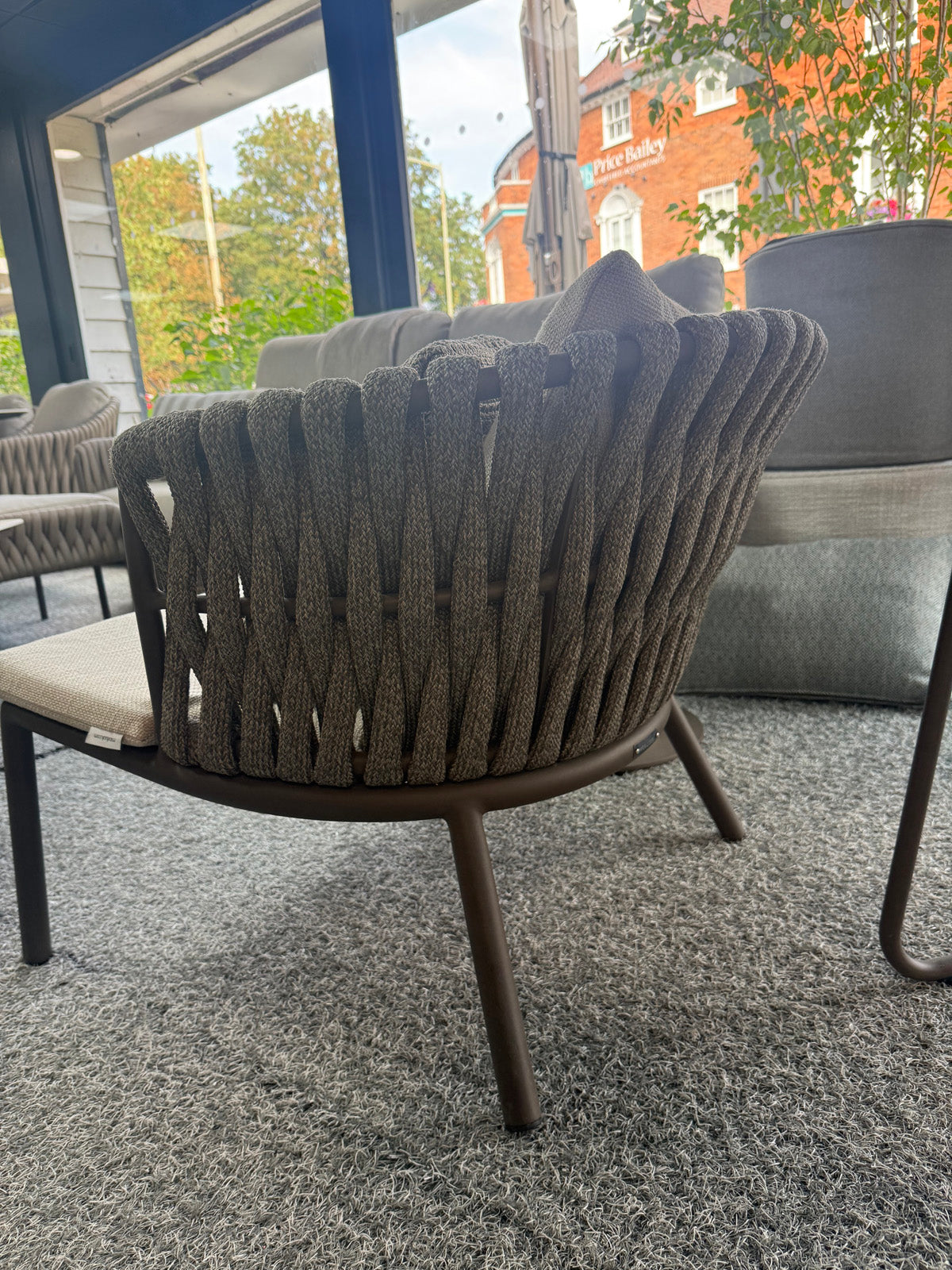 Florenza Lounge Chair with Salerno Side Table