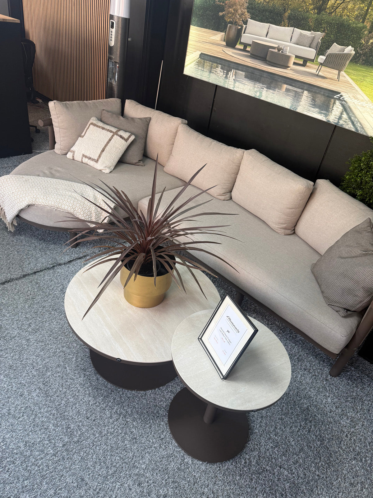 Murtoli Chaise Longue with Millor Side Tables