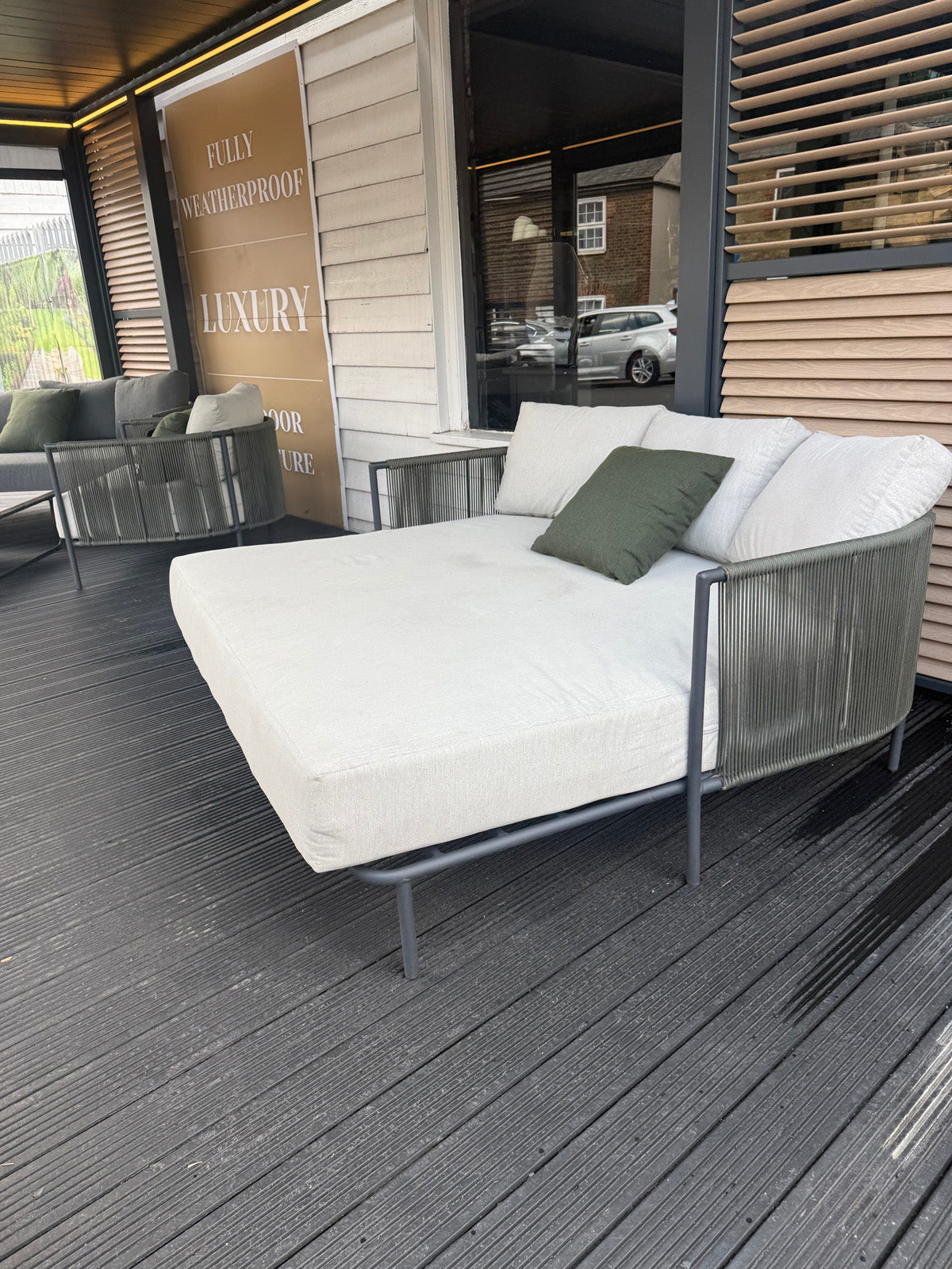 Umi Day Bed