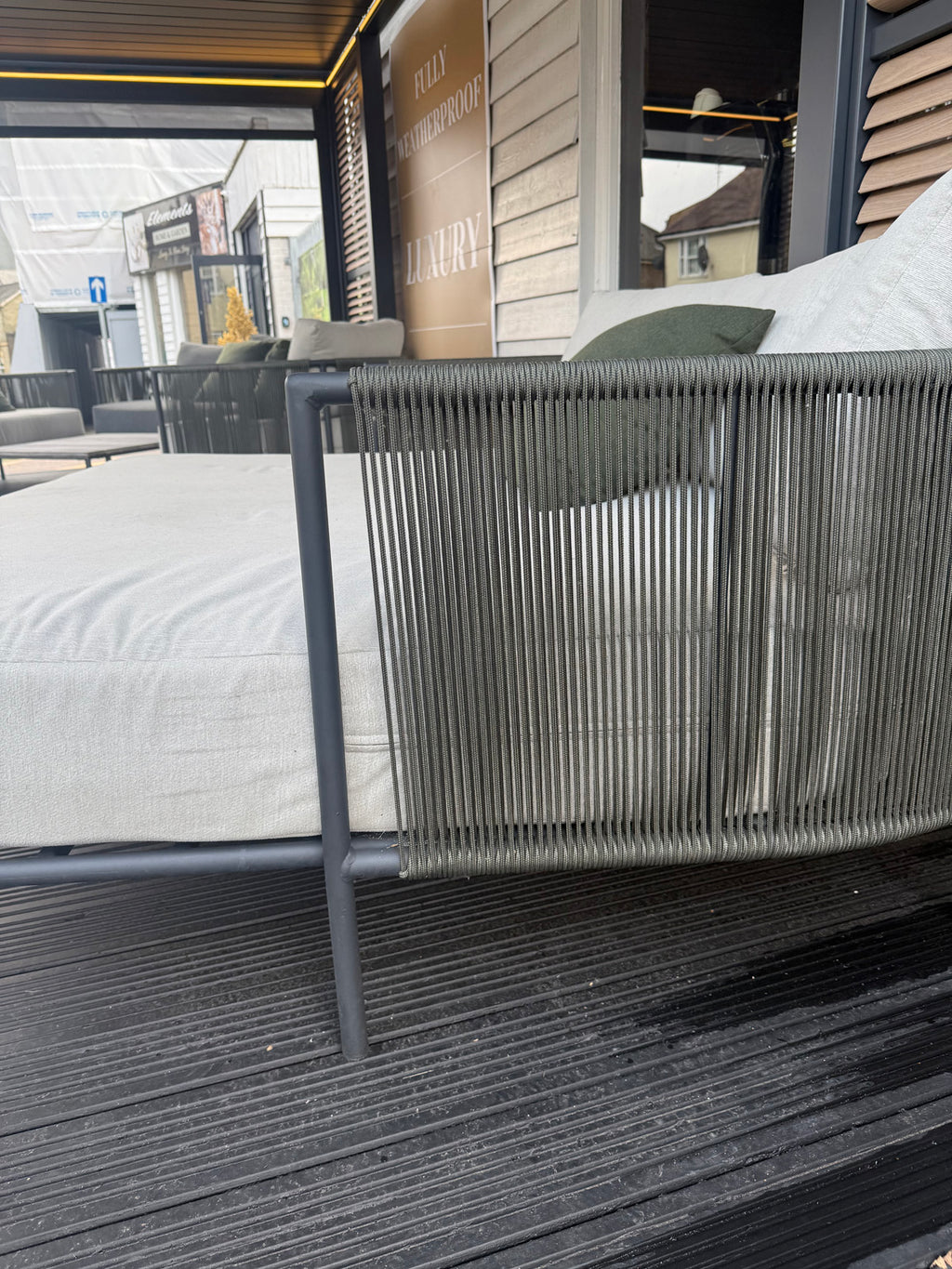 Umi Day Bed