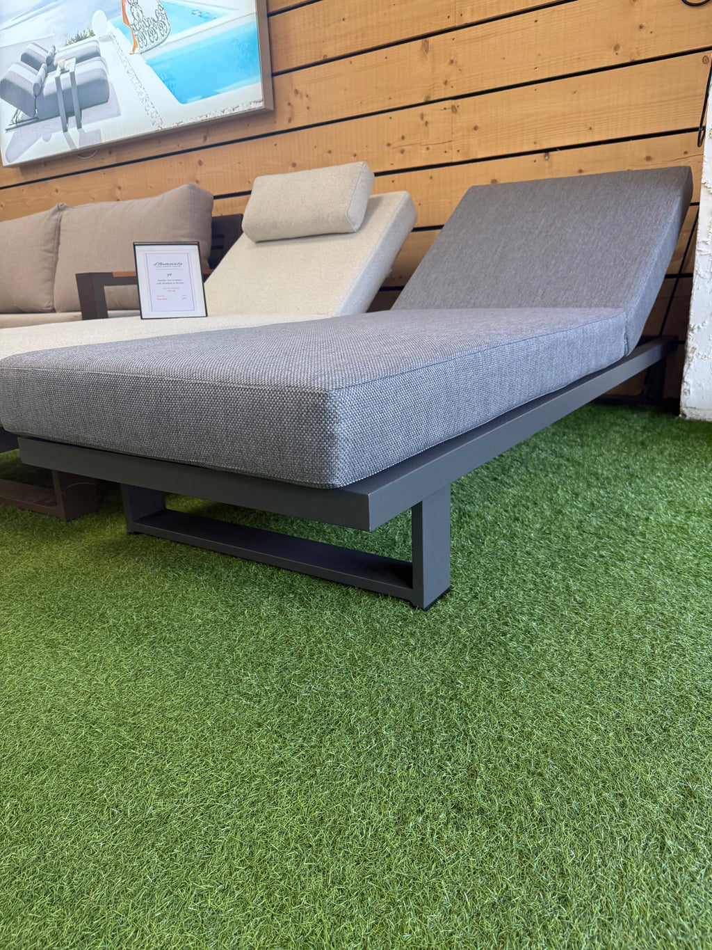 Kazuko Sun Lounger in Panther Grey