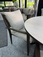 Calma Round Dining Table with 4 Marinha Dining Chairs