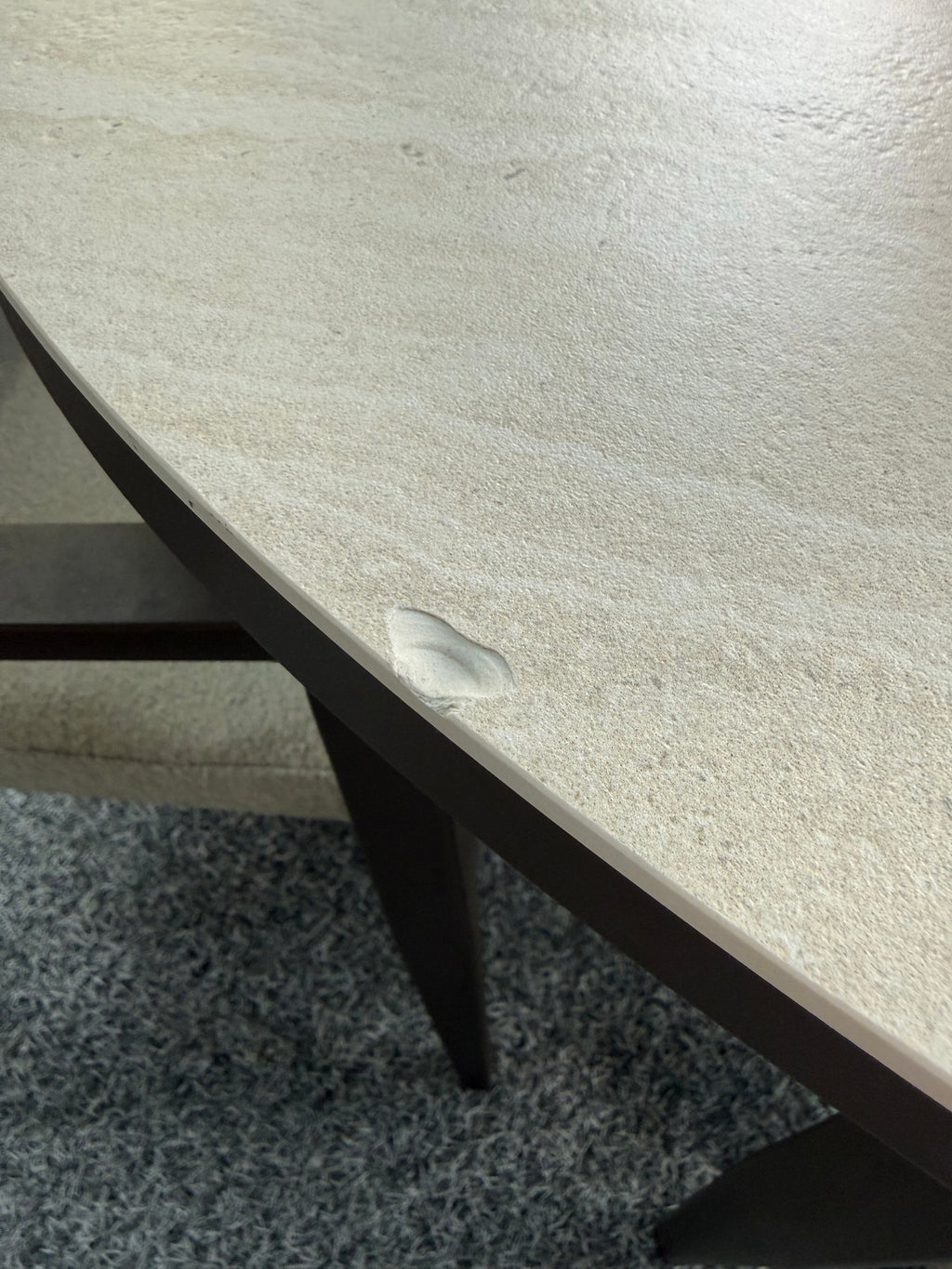 Calma Round Dining Table with 4 Marinha Dining Chairs